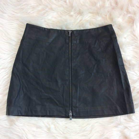 Forever 21 Dresses & Skirts - ❤️Forever 21 Faux Black Leather Zip Front Skirt M